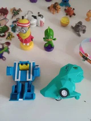 LOTE DE JUGUETES PEQUEÑOS VARIADOS, TODO INCLUIDO