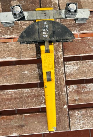 Curvadora de tubos manual. Curvatubos REMS