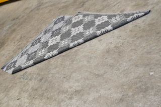 Tappeto Kave Home in poliestere grigio