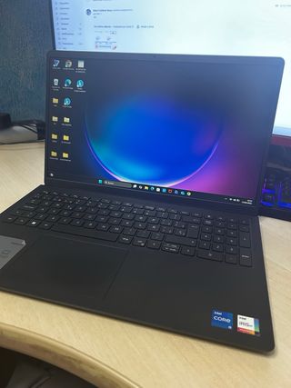 Portátil Dell Inspiron 15 i5 12ª casi sin uso.