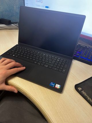 Portátil Dell Inspiron 15 i5 12ª casi sin uso.