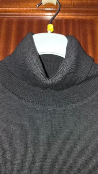 Jersey cuello alto negro