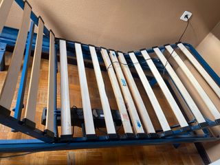 Cama articulada metálica y madera