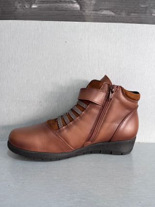 Botín de Piel Velcro Elásticos tallas 37-38-39