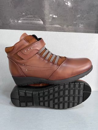 Botín de Piel Velcro Elásticos tallas 37-38-39