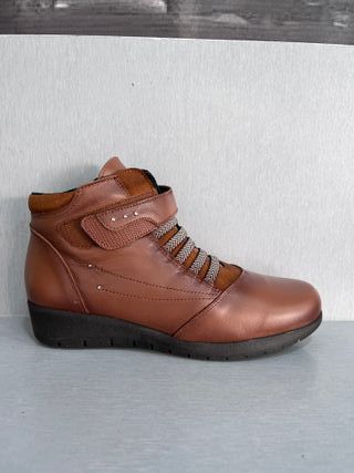 Botín de Piel Velcro Elásticos tallas 37-38-39