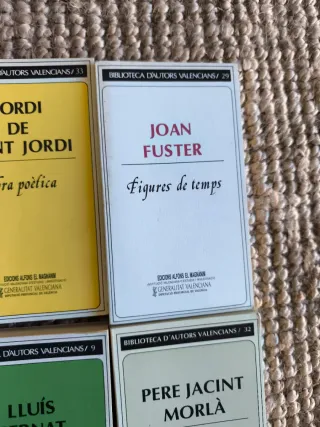 8 libros de la Biblioteca d'Autors Valencians