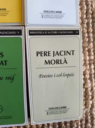 8 libros de la Biblioteca d'Autors Valencians