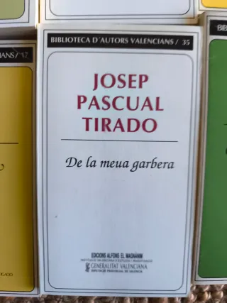 8 libros de la Biblioteca d'Autors Valencians