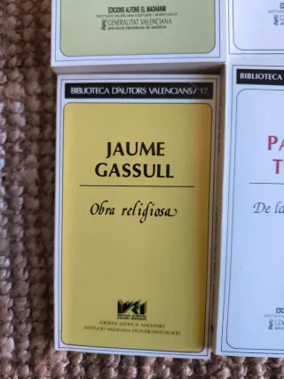 8 libros de la Biblioteca d'Autors Valencians