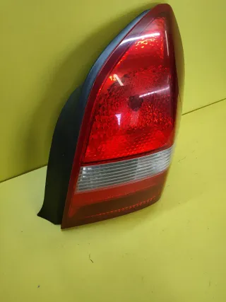 PILOTO TRASERO DERECHO NISSAN PRIMERA P12 4P