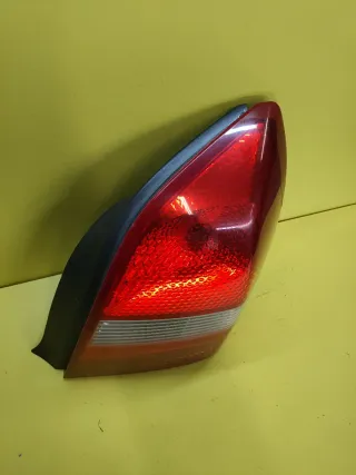 PILOTO TRASERO DERECHO NISSAN PRIMERA P12 4P