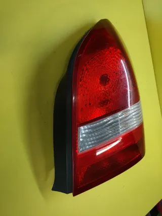 PILOTO TRASERO DERECHO NISSAN PRIMERA P12 4P