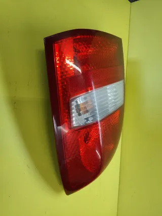 PILOTO TRASERO DERECHO NISSAN PRIMERA P12 4P