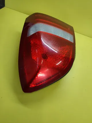 PILOTO TRASERO DERECHO NISSAN PRIMERA P12 4P