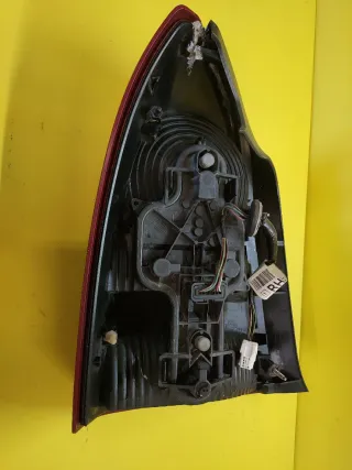 PILOTO TRASERO DERECHO NISSAN PRIMERA P12 4P