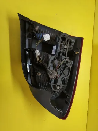 PILOTO TRASERO DERECHO NISSAN PRIMERA P12 4P