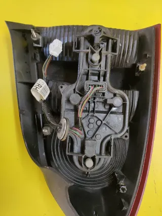 PILOTO TRASERO DERECHO NISSAN PRIMERA P12 4P