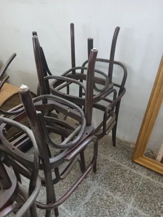 23 Sillas Thonet hoffman 811 en haya color caoba