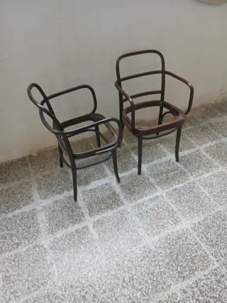 23 Sillas Thonet hoffman 811 en haya color caoba