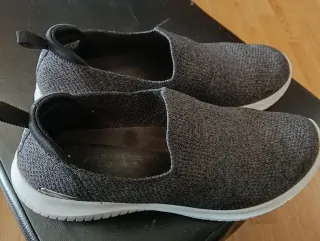 Skechers n°39 Stretch Fit sin cordones gris oscuro