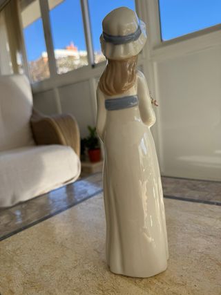 Figura niña con flores Torralba