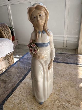 Figura niña con flores Torralba