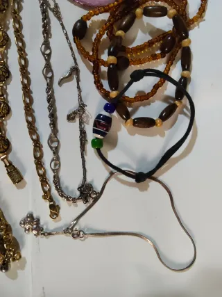 Lote de pulseras y tobilleras