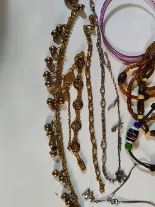 Lote de pulseras y tobilleras