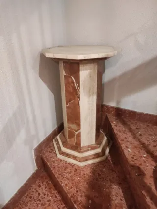 Mesa de comedor y mesita auxiliar de mármol