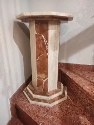 Mesa de comedor y mesita auxiliar de mármol