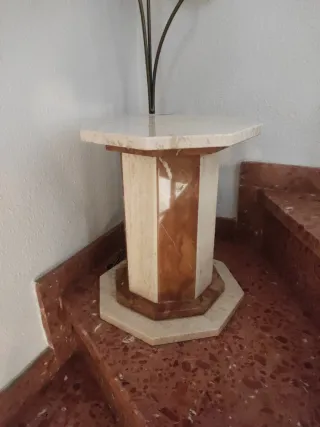 Mesa de comedor y mesita auxiliar de mármol