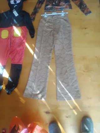 Lote Ropa Mickey sin estrenar, suetery Pantalón