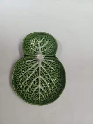 Azeitoneira em forma de folha de couve