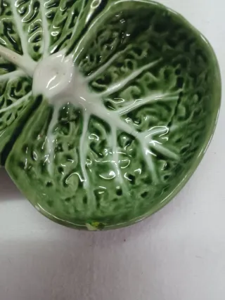 Azeitoneira em forma de folha de couve