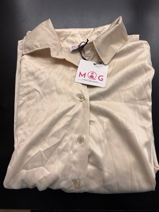 Camisa brillante color champan .