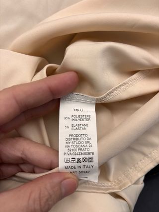 Camisa brillante color champan .