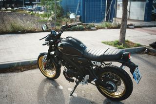 Yamaha XSR125 Legacy - Solo 8.000 km. Como nueva