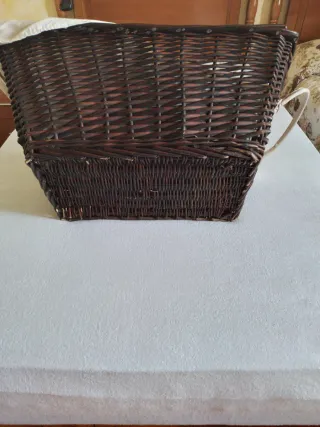 Cesto forrado de mimbre y tela