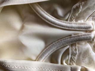 Body de lencería color marfil.