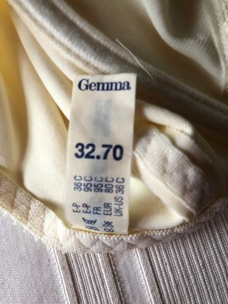 Body de lencería color marfil.