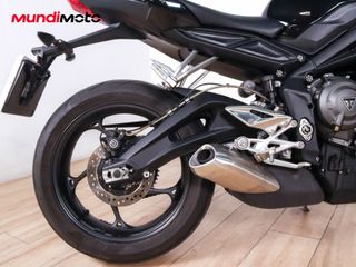 TRIUMPH STREET TRIPLE 660 S