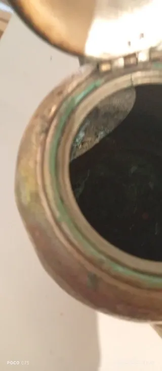 2Tetera antigua metal plateado decorada