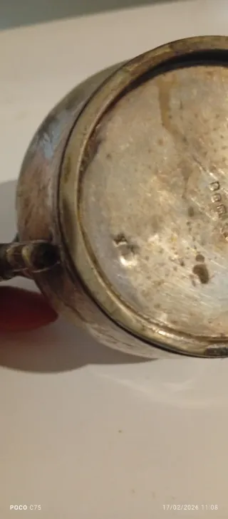 2Tetera antigua metal plateado decorada