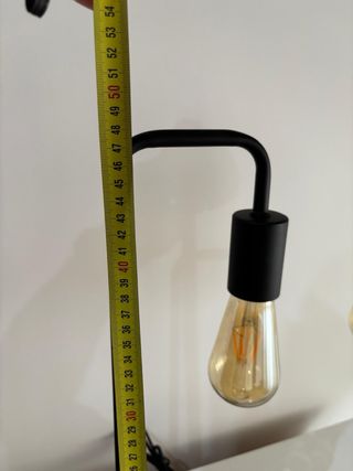 Lámpara de mesa moderna negra y blanca