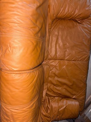 Sofá de piel marrón