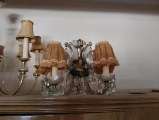 Lámparas antiguas de cristal y tela