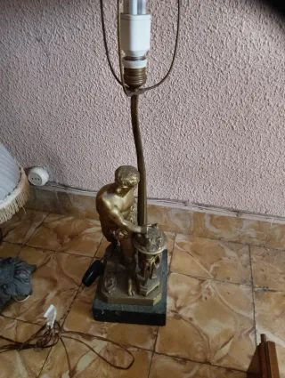 Lámparas antiguas de cristal y tela