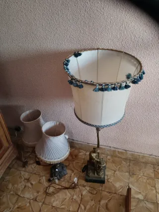 Lámparas antiguas de cristal y tela