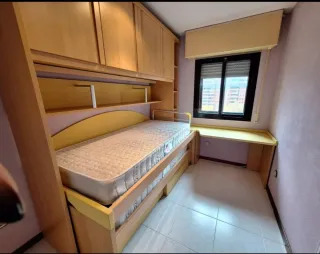 Mueble camas nido con escritorio seminuevo.